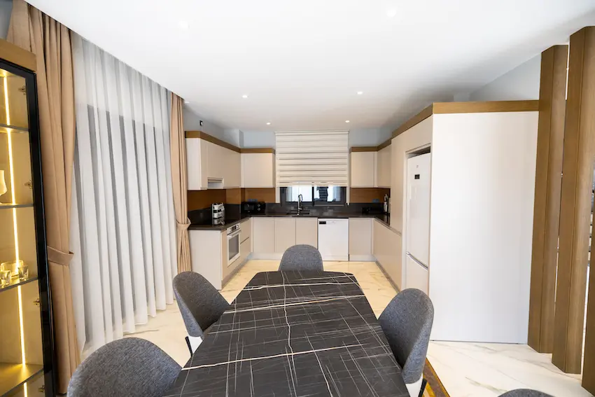 Fitted kitchen